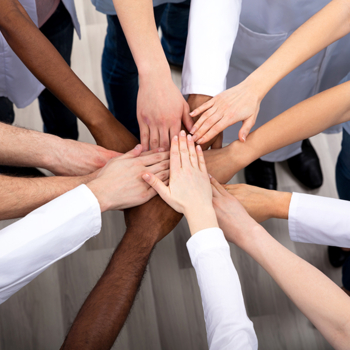 Pflege Team Hände iStock AndreyPopov.jpg