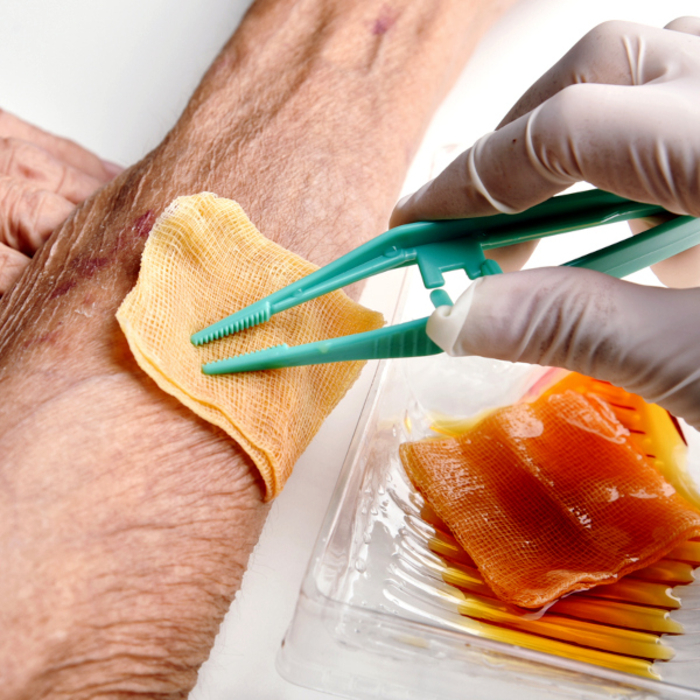 Wundversorgung Arm iStock Artfully79.jpg